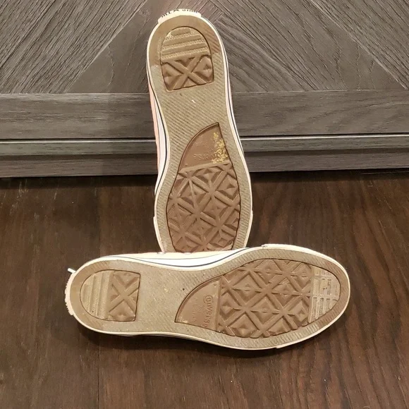 Converse Low Tops - Picture 2 of 6